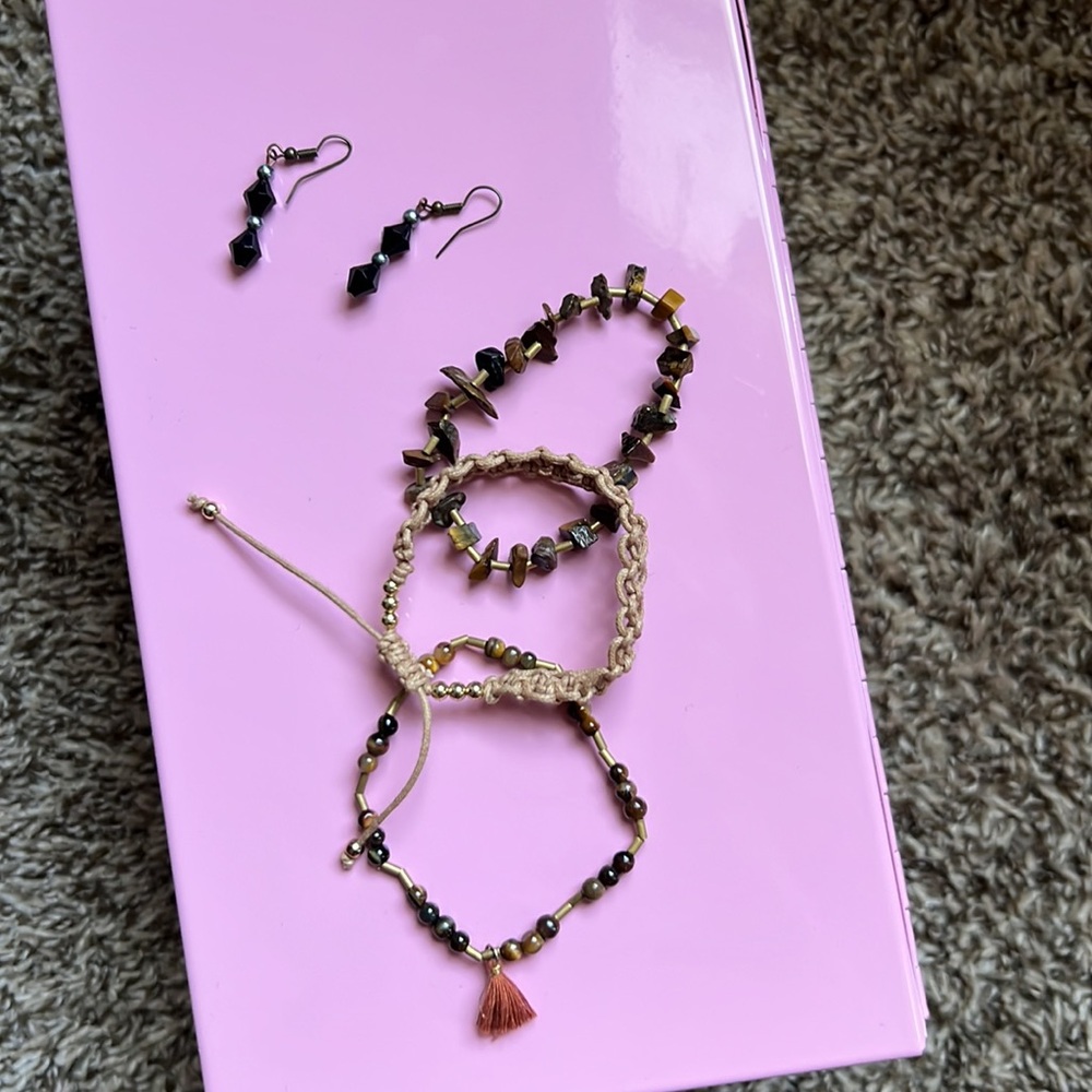 Jewelry Set - Picture 2 of 4